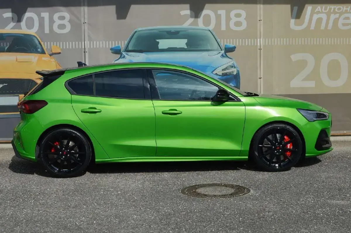 Gebraucht Ford Focus ST 280 PS (205 kW) 2026 Meangreenmetallic Limousine