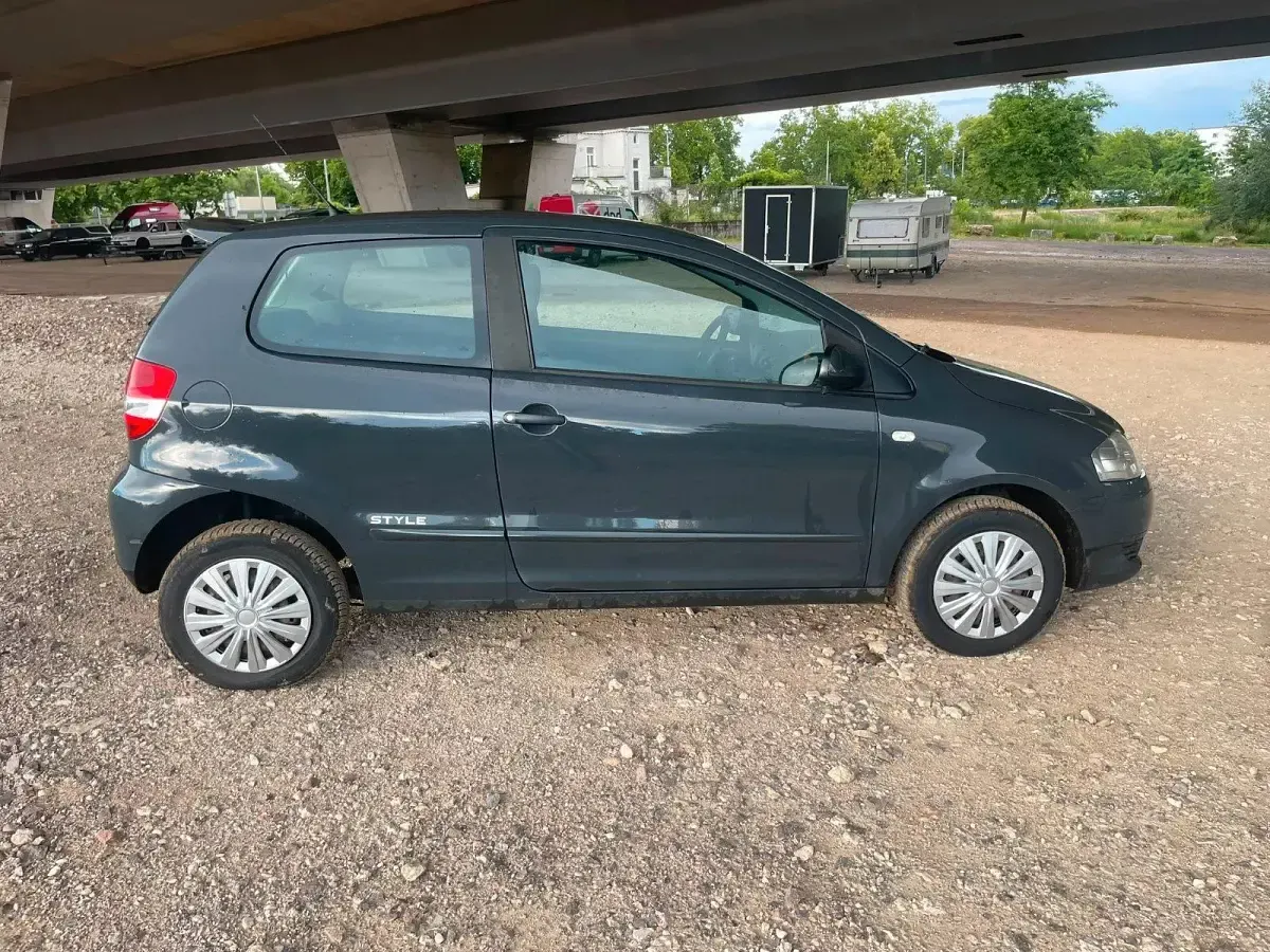 Gebraucht VW Fox Style 60 PS (44 kW) 2011 Grau Kleinwagen