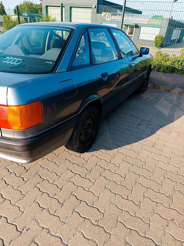 Grau Gebraucht 1988 Audi 80 Limousine | 699 € - Bild 1/4