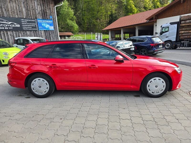 Gebraucht Audi A4 Basis 150 PS (110 kW) 2019 Rot Kombi