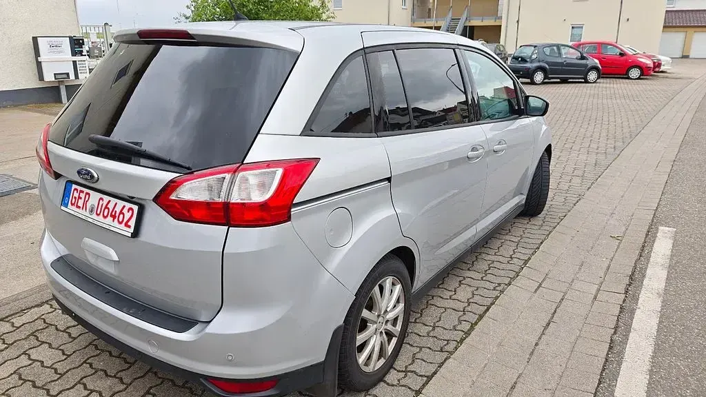 Używany Ford Grand C-Max SYNC Edition 140 KM (102 kW) 2014 Srebrny Minivan