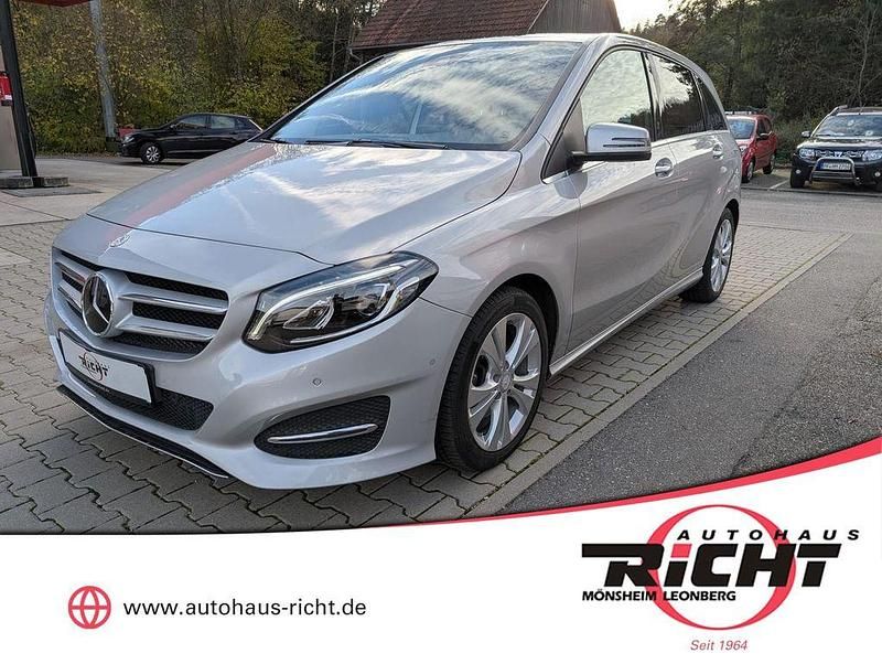 Silber Gebraucht 2017 Mercedes B180 Urban Van / Kleinbus | 16.480 € (Guter Preis) - Bild 1/4