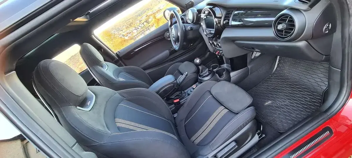 Second-hand Mini Cooper 136 CP (100 kW) 2018 Roșu Hatchback
