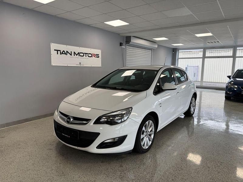 Weiß Gebraucht 2013 Opel Astra Active Limousine | 5.690 € (Guter Preis) - Bild 1/4