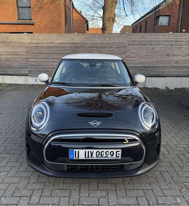 Schwarz Gebraucht 2022 Mini Cooper SE Essential Kleinwagen | 16.500 € (Superpreis) - Bild 1/4