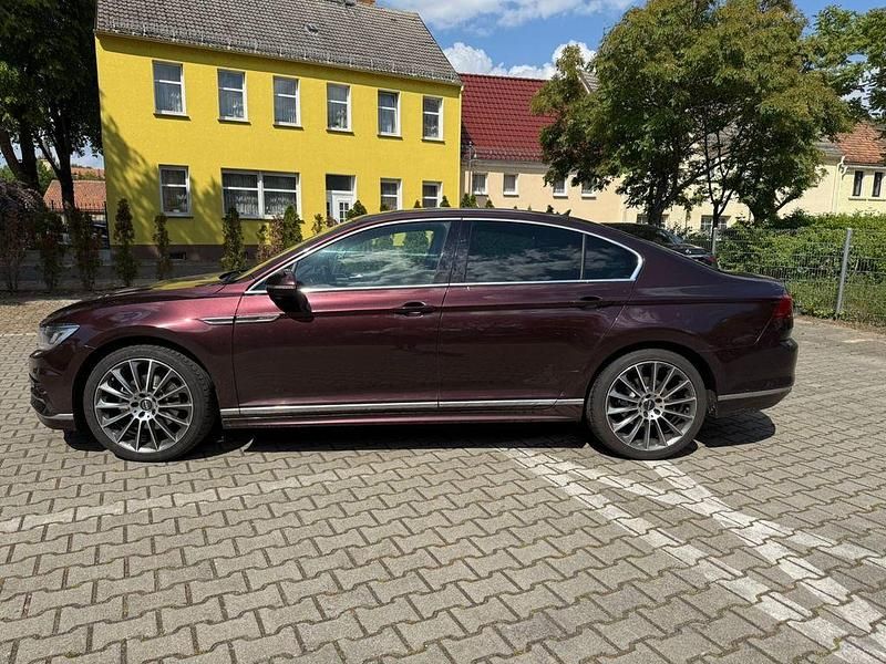 Violet Gebraucht 2015 VW Passat Highline Limousine | 14.990 € (Fairer Preis) - Bild 1/4