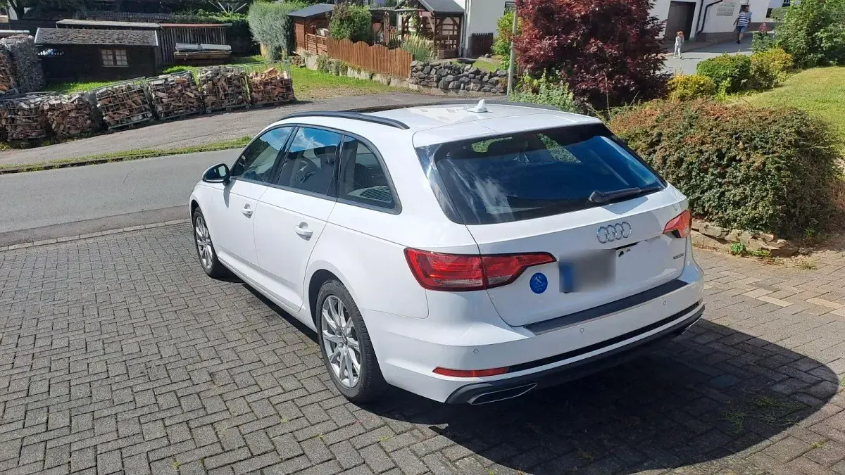 Gebraucht Audi A4 S-Line 190 PS (139 kW) 2019 Weiß Kombi