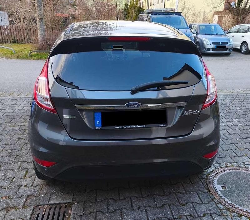 Gebraucht Ford Fiesta Titanium 125 PS (91 kW) 2017 Grau Limousine