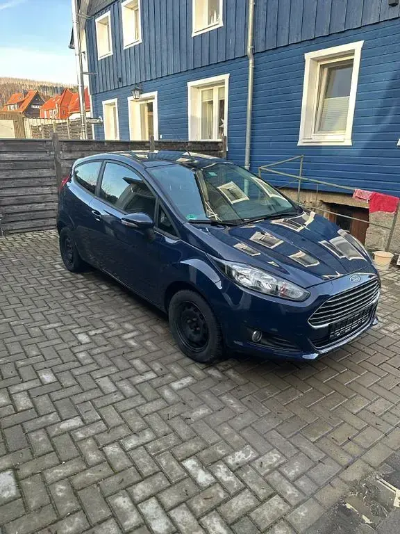 Gebraucht Ford Fiesta Trend 60 PS (44 kW) 2014 Blau Kleinwagen