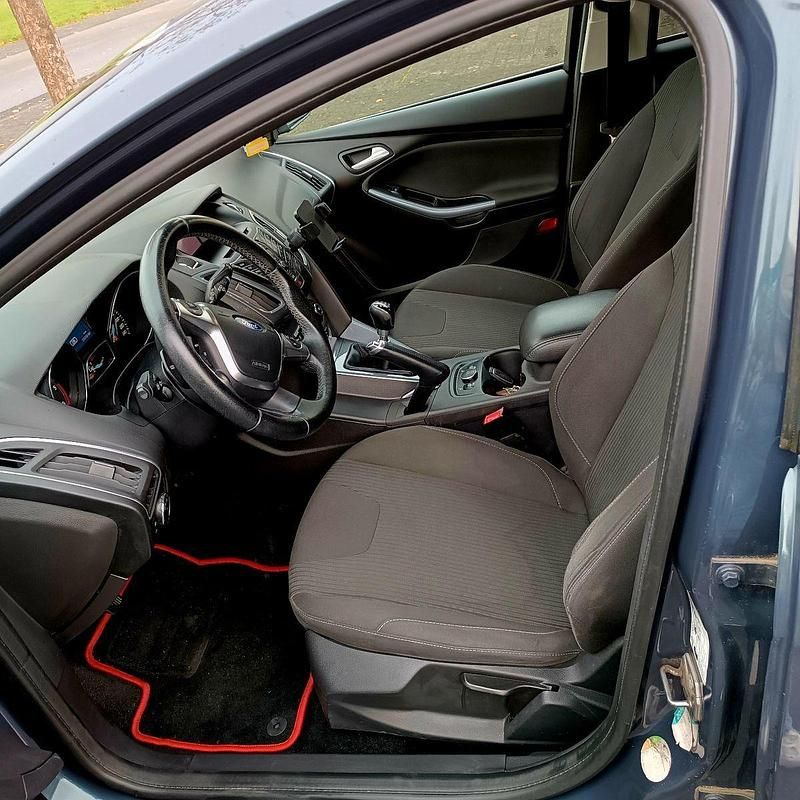 Gebraucht Ford Focus Titanium 140 PS (102 kW) 2013 Grau Kombi