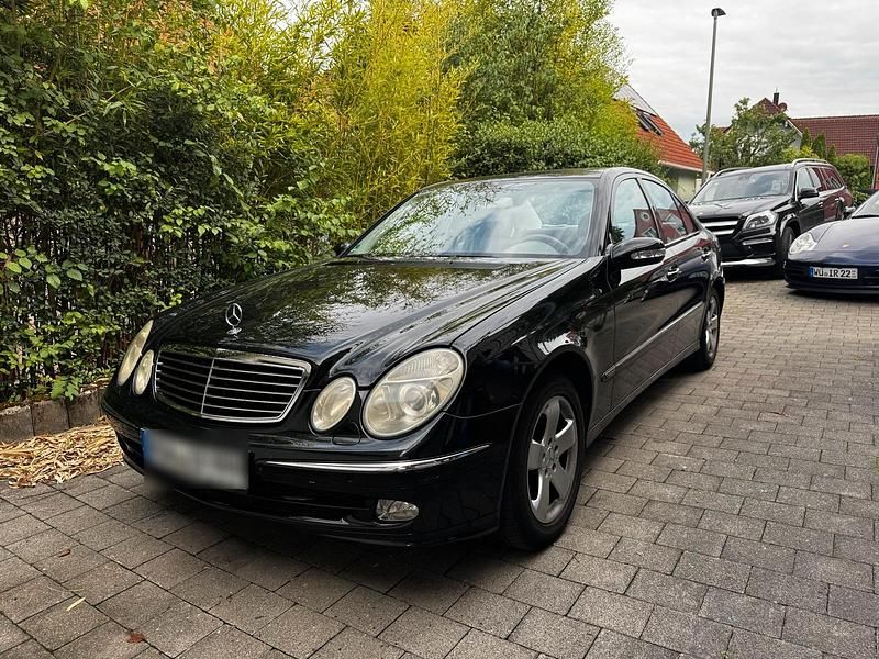 Schwarz Gebraucht 2002 Mercedes E240 Avantgarde Limousine | 1.999 € (Guter Preis) - Bild 1/4