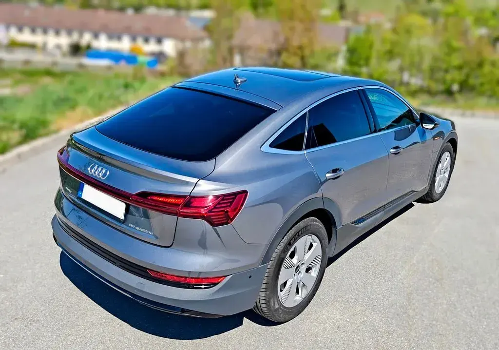 Second-hand Audi e-tron Sportback 300 kW (408 CP) 2021 Gri SUV