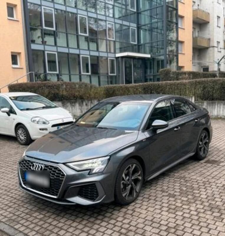 Grau Gebraucht 2024 Audi A3 S-Line Limousine | 28.900 € (Superpreis) - Bild 1/4