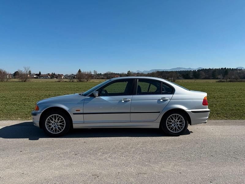 Gebraucht BMW 320 150 PS (110 kW) 1998 Silber Limousine