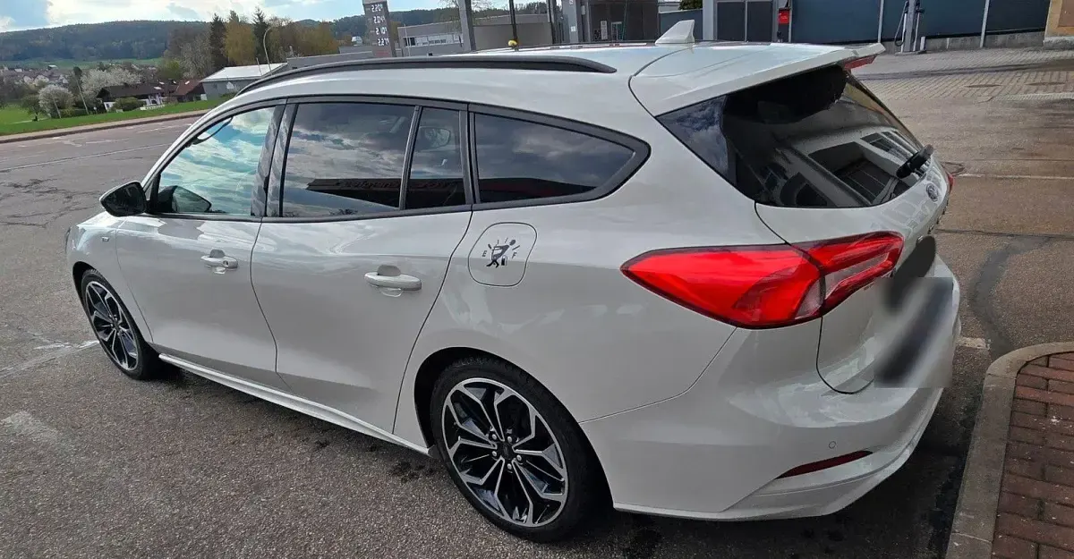 Gebraucht Ford Focus ST-Line X 120 PS (88 kW) 2022 Weiß Kombi