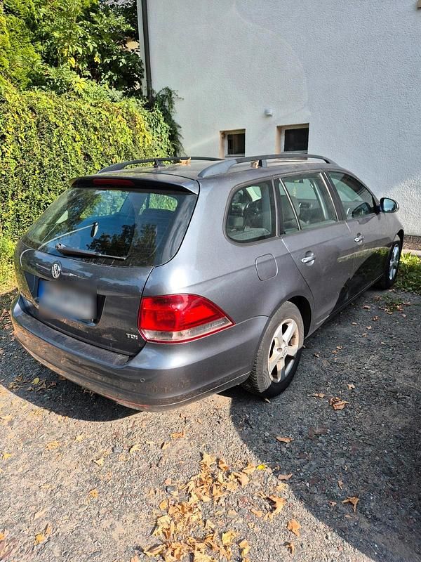 Grau Gebraucht 2010 VW Golf Kombi | 3.000 € (Fairer Preis) - Bild 1/4