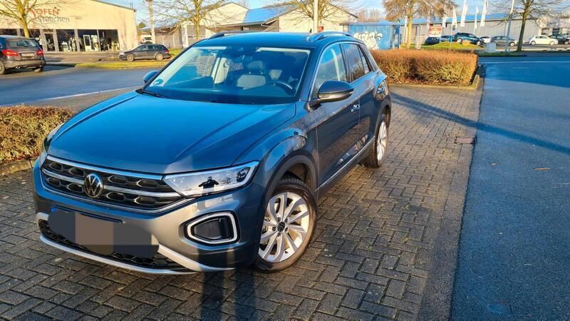 Grau Gebraucht 2023 VW T-Roc Style SUV | 27.490 € (Guter Preis) - Bild 1/4