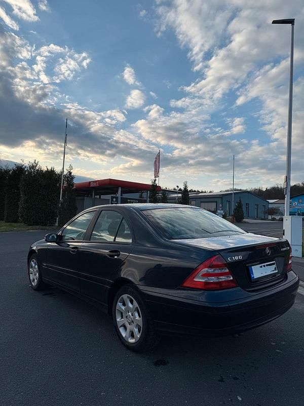 Gebraucht Mercedes C180 143 PS (105 kW) 2004 Schwarz Limousine