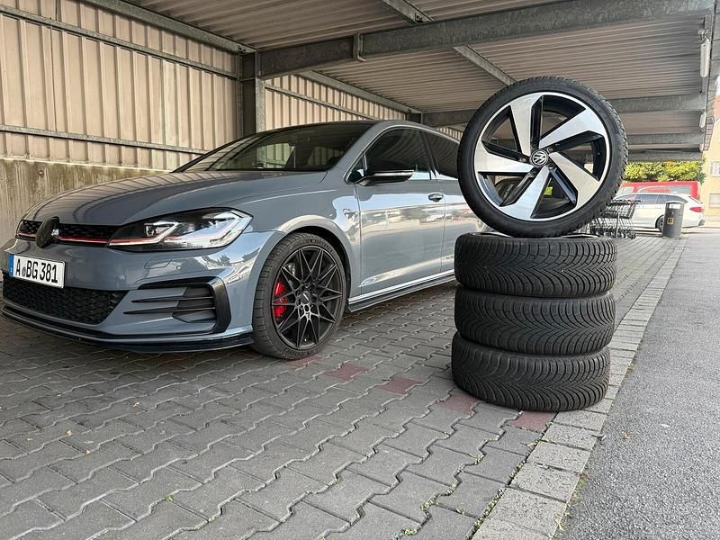 Grau Gebraucht 2019 VW Golf VII GTI Kleinwagen | 26.500 € (Etwas zu teuer) - Bild 1/4