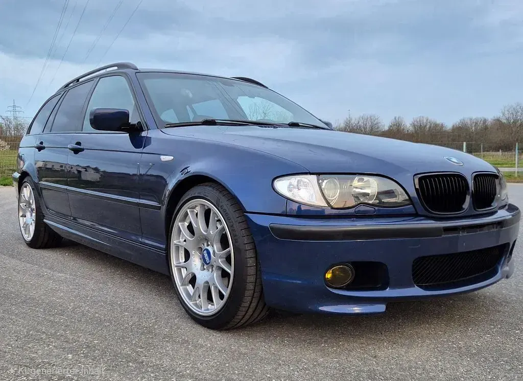 Gebraucht BMW 325 M Sport 192 PS (141 kW) 2003 Blau Kombi