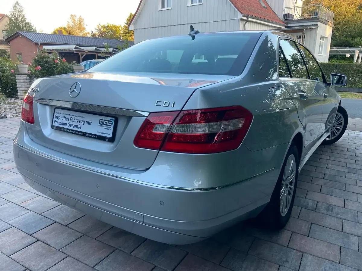 Gebraucht Mercedes E250 Elegance 204 PS (150 kW) 2010 Silber Limousine