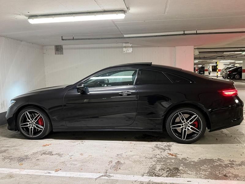 Gebraucht Mercedes E400 Night 333 PS (244 kW) 2017 Schwarz Coupé