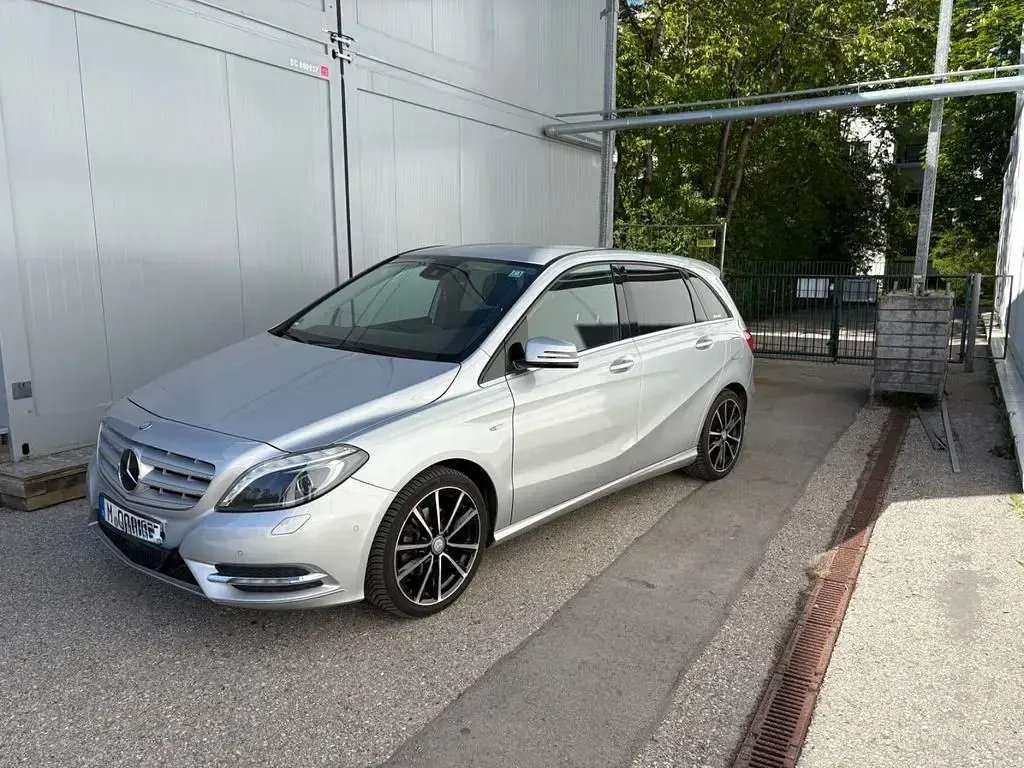 Second-hand Mercedes B200 156 CP (114 kW) 2012 Argintiu Monovolum