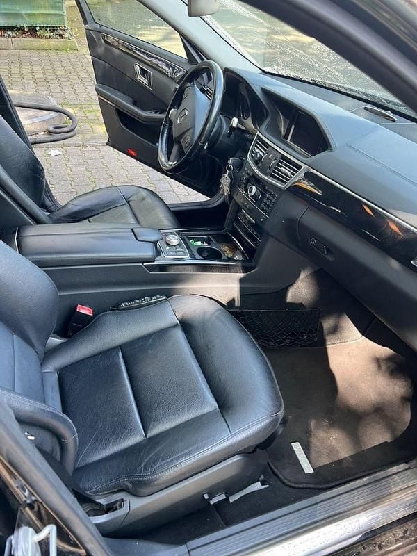 Gebraucht Mercedes E350 Avantgarde 265 PS (194 kW) 2010 Schwarz Kombi