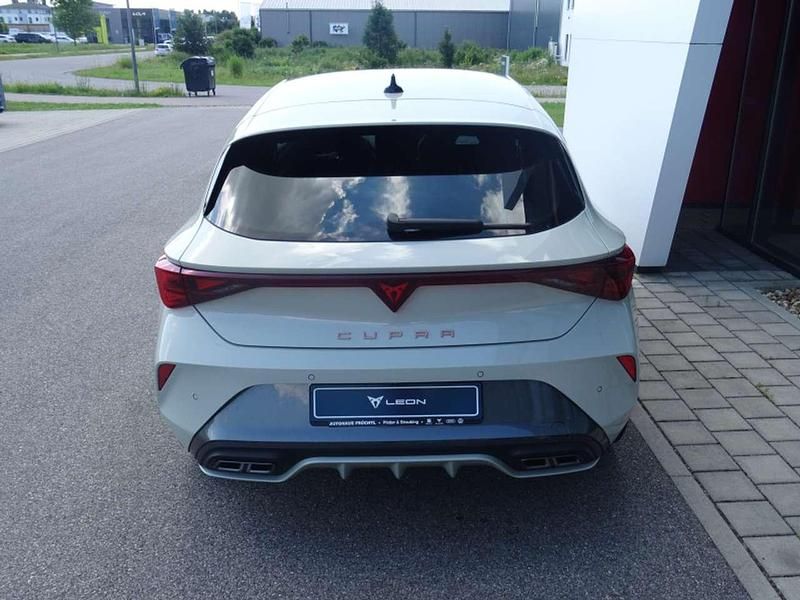 Neu Cupra Leon 150 PS (110 kW) 2025 Taiga grau (metallic) Limousine