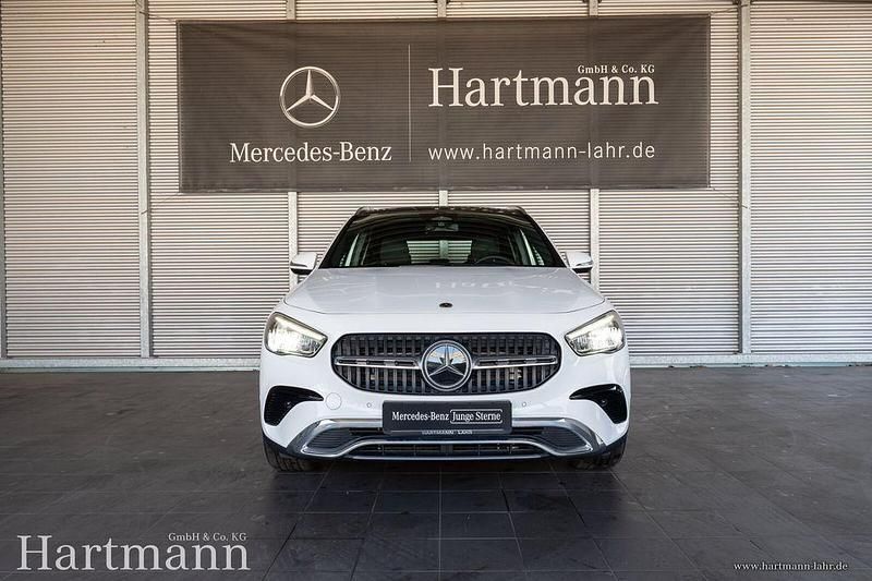 Gebraucht Mercedes GLA200 163 PS (119 kW) 2024 Polarweiß SUV