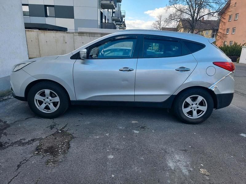 Gebraucht Hyundai Tucson 184 PS (135 kW) 2012 Silber SUV