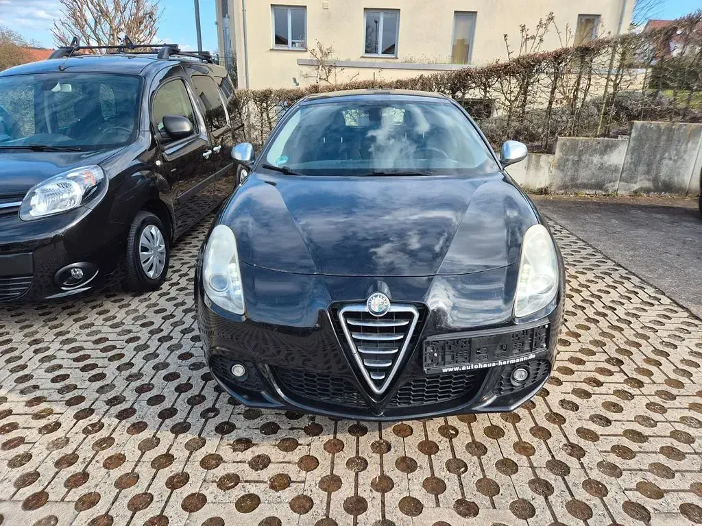 Gebraucht Alfa Romeo Giulietta Super 120 PS (88 kW) 2011 Schwarz Kleinwagen