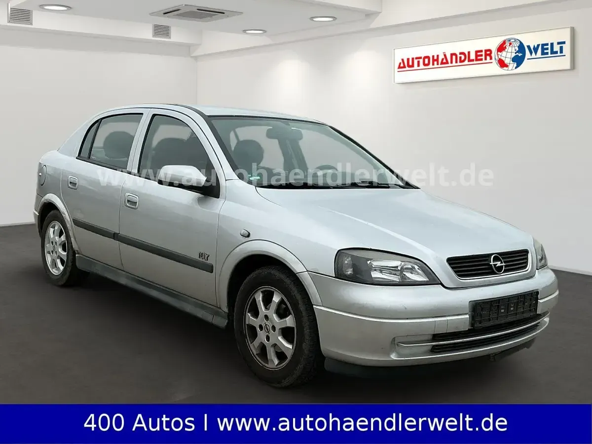Usata Opel Astra Basis 84 CV (61 kW) 2003 Argento Berlina