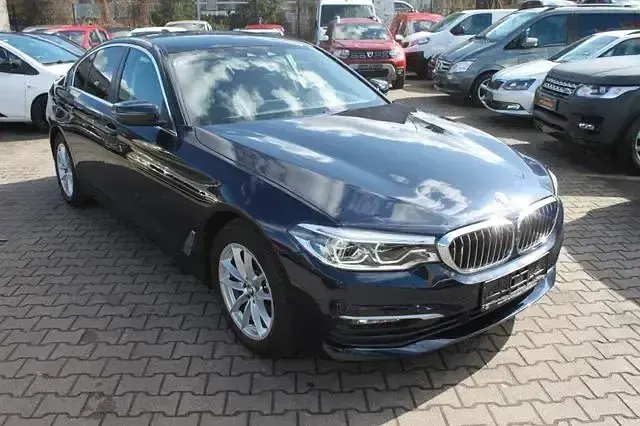 Gebraucht BMW 520 Sport Line 184 PS (135 kW) 2018 Imperialblau Limousine