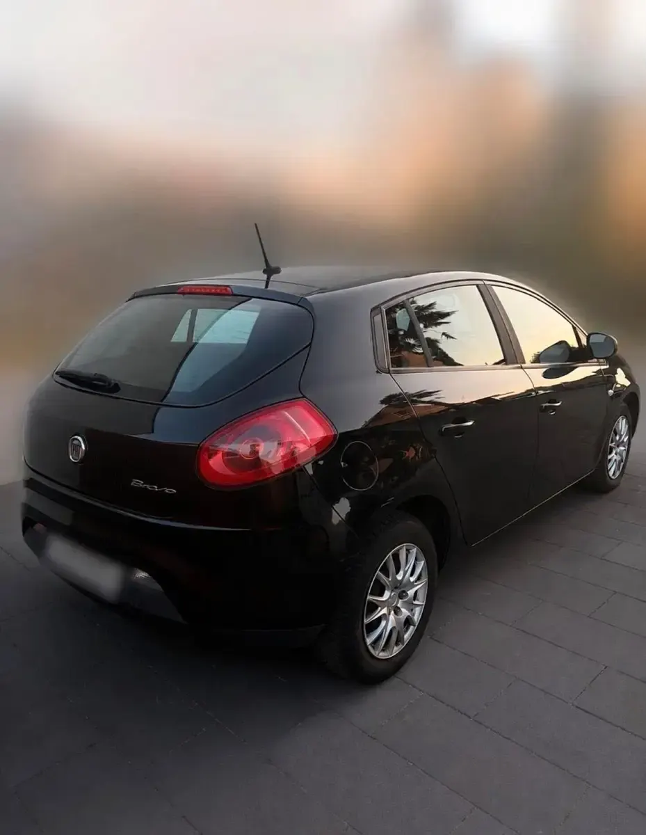 Gebraucht Fiat Bravo 90 PS (66 kW) 2011 Schwarz Kleinwagen