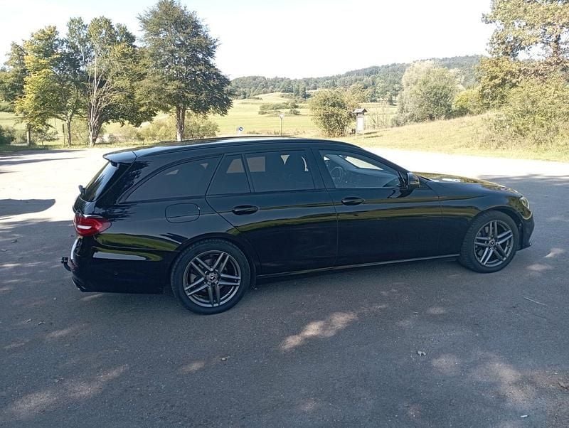 Schwarz Gebraucht 2019 Mercedes E200 Kombi | 22.000 € (Superpreis) - Bild 1/4