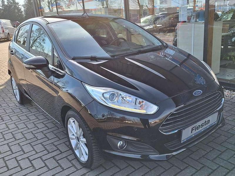 Gebraucht Ford Fiesta Titanium 101 PS (74 kW) 2015 Pantherschwarz Kleinwagen