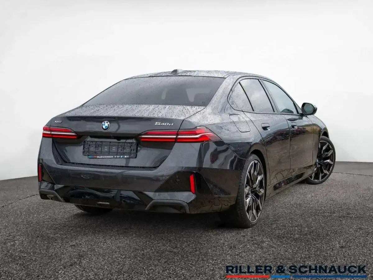 Gebraucht BMW 540 M Sport 286 PS (210 kW) 2025 Grau Limousine