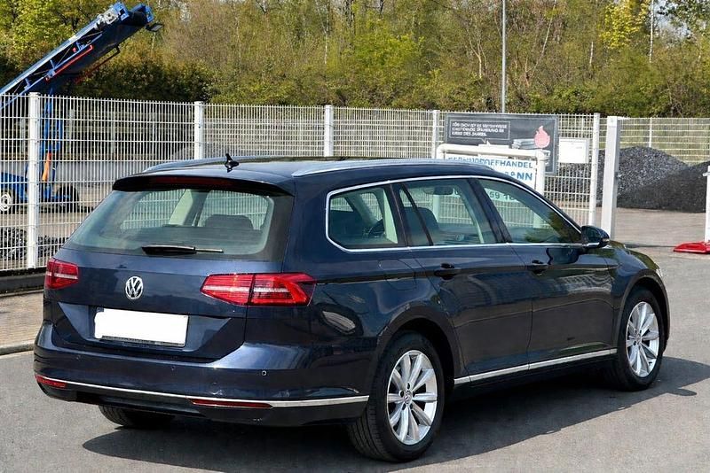 Gebraucht VW Passat 120 PS (88 kW) 2015 Blau Limousine