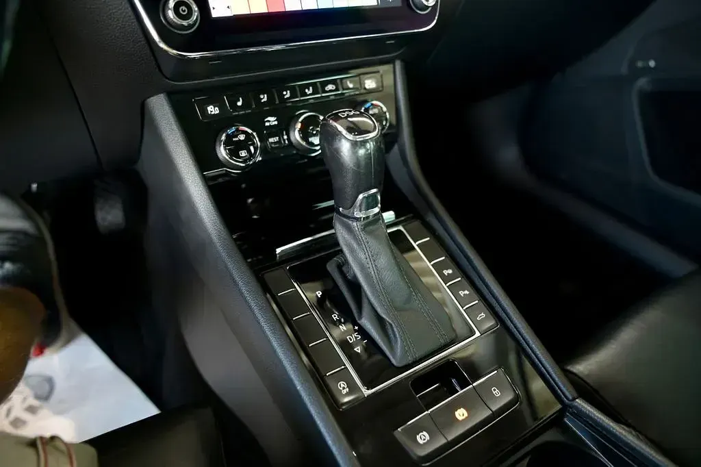 Gebraucht Skoda Superb Style 150 PS (110 kW) 2019 Grau Limousine