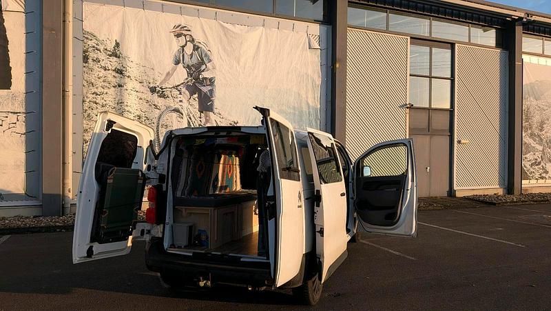 Używany Citroën Jumpy 177 KM (130 kW) 2023 Biały Minivan