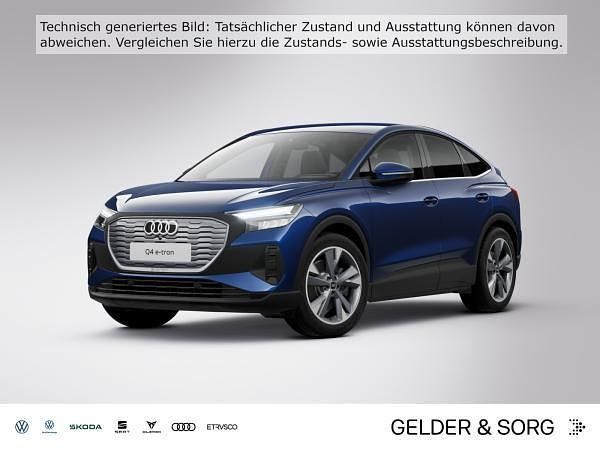 Blau (navarrablau metallic) Gebraucht 2025 Audi Q4 Sportback e-tron Ambiente SUV | 45.571 € (Fairer Preis) - Bild 1/4