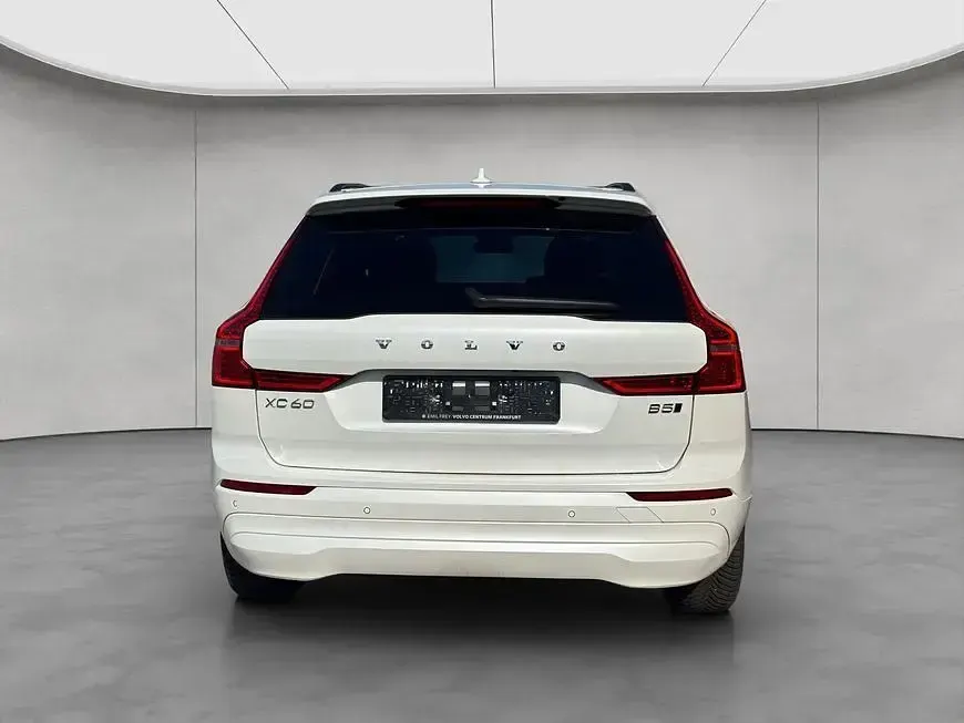 Gebraucht Volvo XC60 Core 250 PS (183 kW) 2024 Weiß SUV