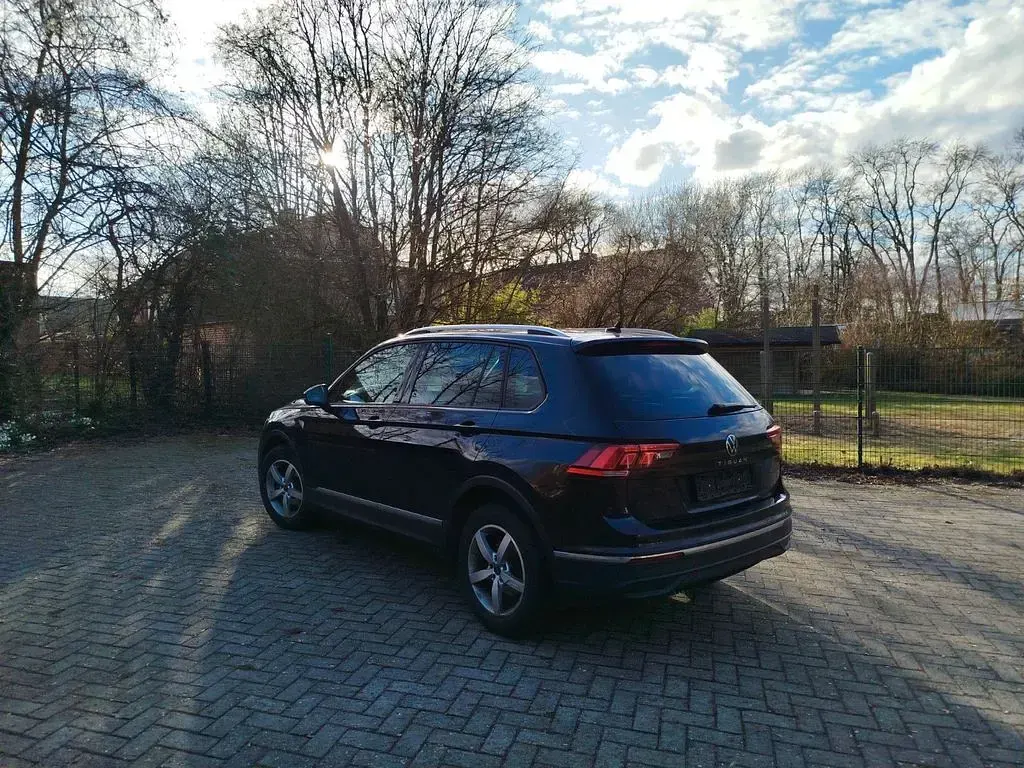 Gebraucht VW Tiguan Active 150 PS (110 kW) 2022 Schwarz SUV