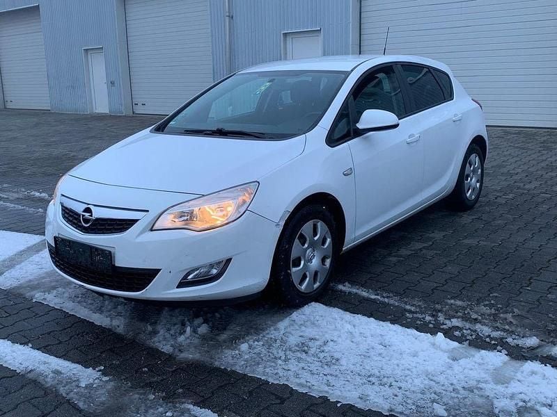 Weiß Gebraucht 2011 Opel Astra Limousine | 4.999 € (Superpreis) - Bild 1/4