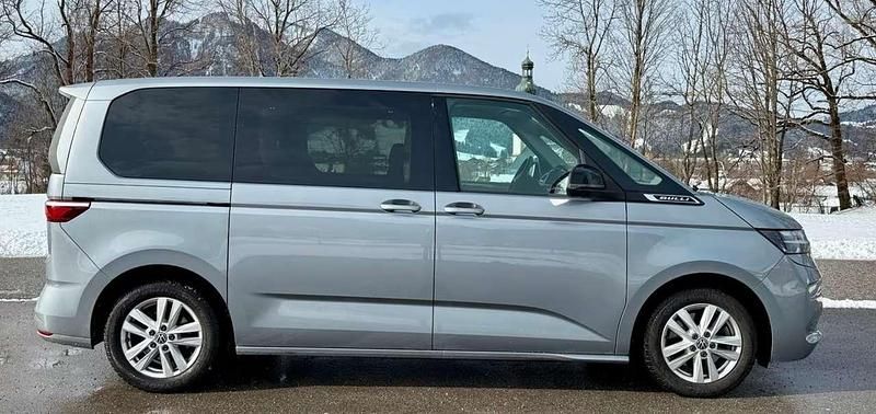 Gebraucht VW Multivan Style 150 PS (110 kW) 2023 Silber Van