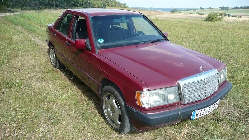 Gebraucht Mercedes 190 110 PS (80 kW) 1991 Rot Limousine