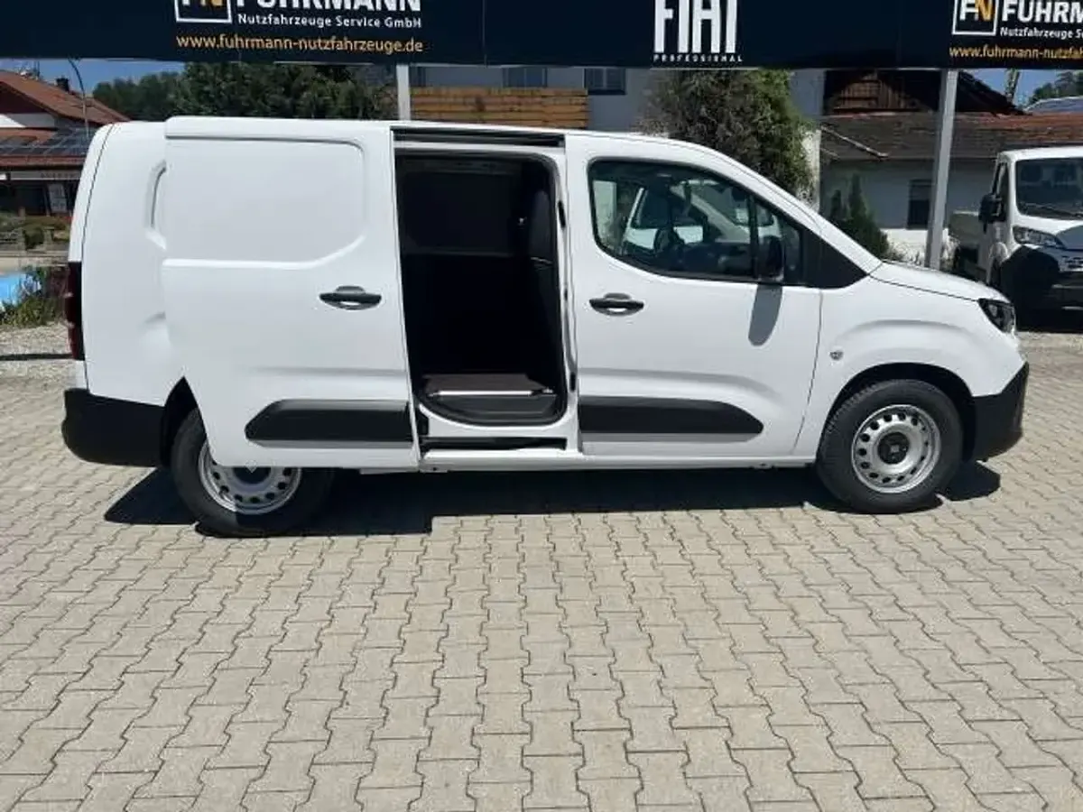 Neu Fiat Doblò 131 PS (96 kW) 2026 Weiß Van / Kleinbus