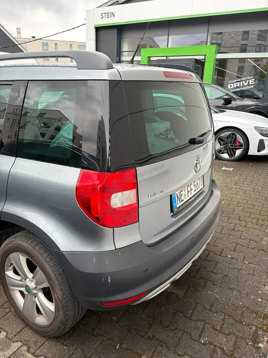 Używany Skoda Yeti 152 KM (111 kW) 2012 Szary SUV