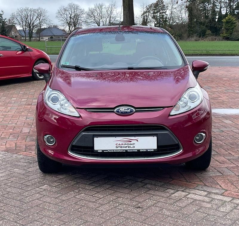 Gebraucht Ford Fiesta Titanium 96 PS (70 kW) 2011 Rot Kleinwagen